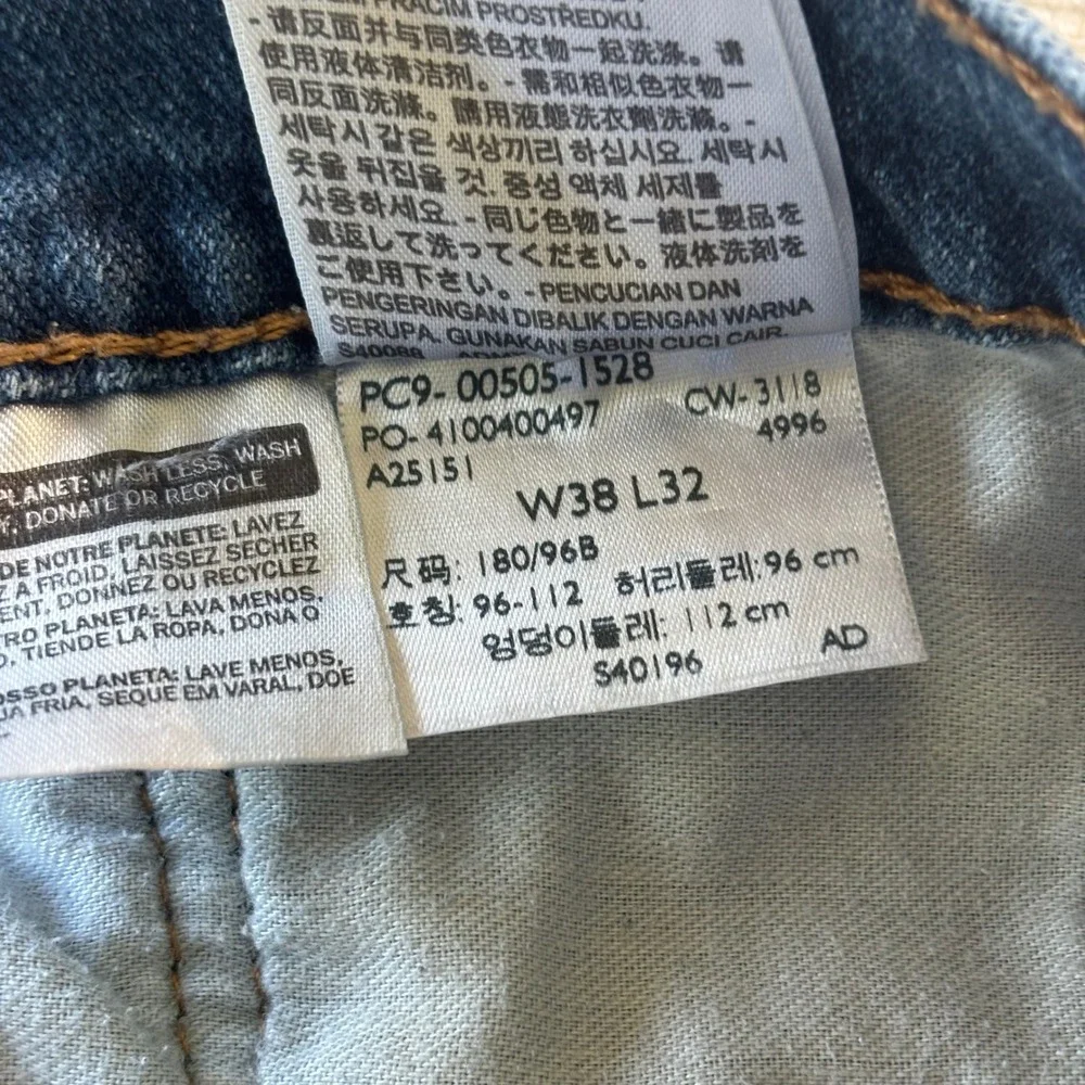 Levis 505 Regular Fit Jeans Mens 38x32 Medium Wash Blue Straight Leg Denim